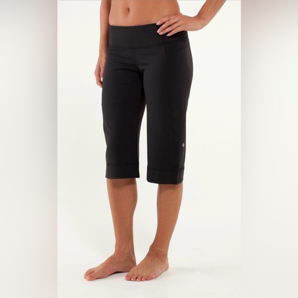 Lululemon Clam Digger II in Black - Picture 3 of 14